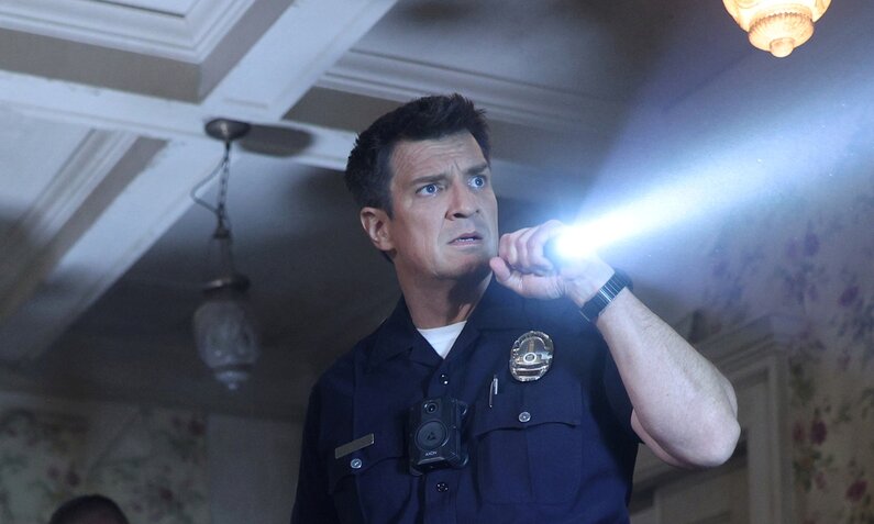 Nathan Fillion als John Nolan in der Serie "The Rookie" - Staffel 5 | ©  2022 Foxburg Financing, LLC and ABC Studios. All Rights Reserved.