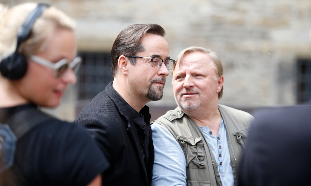 Jan Josef Liefers und Axel Prahl im Münster-"Tatort" | © Getty Images/Tristar Media