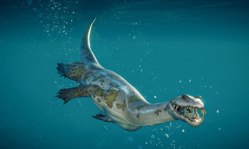 Ein Nothosaurus schwimmt in tiefblauem Wasser von links nach rechts. In seinem geöffneten Maul zeigen sich gewaltige Zähne. | © Frontier Development