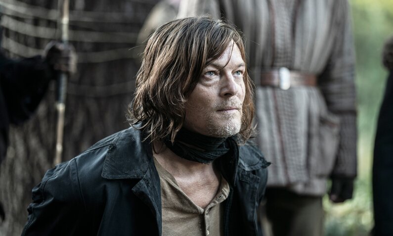 Nahaufnahme von Norman Reedus in einer Szene der AMC Serie "The Walking Dead: Daryl Dixon" | © AMC