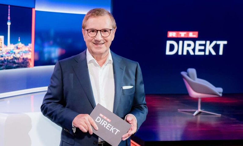Jan Hofer ist seit August 2021 bei der wochentäglichen Nachrichtensendung "RTL Direkt" als Nachrichtensprecher aktiv. | © RTL
