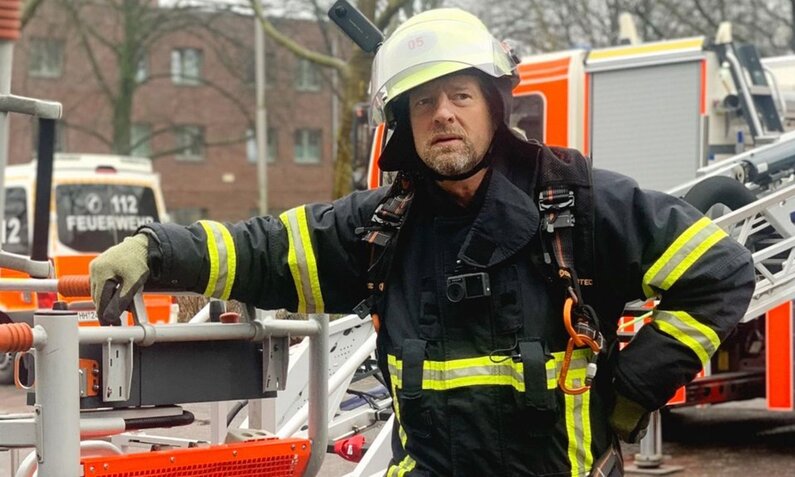 Henning Baum blickt für RTL hinter die Kulissen der Feuerwehr. | © RTL