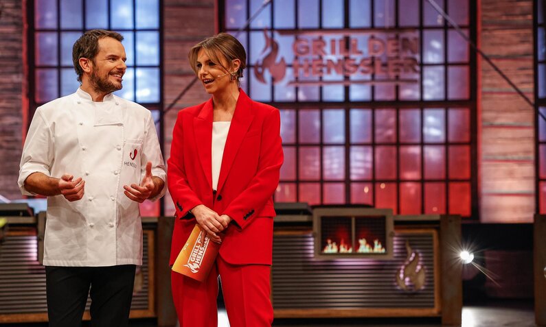 Steffen Henssler und Laura Wontorra bei ,,Grill den Henssler‘‘ | © RTL/Fine Lohmann