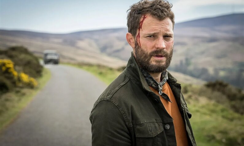 Elliot (Jamie Dornan) hat noch immer nicht verstanden, wer ihn verfolgt - bis er auf der grünen Insel entführt wird. | © ZDF