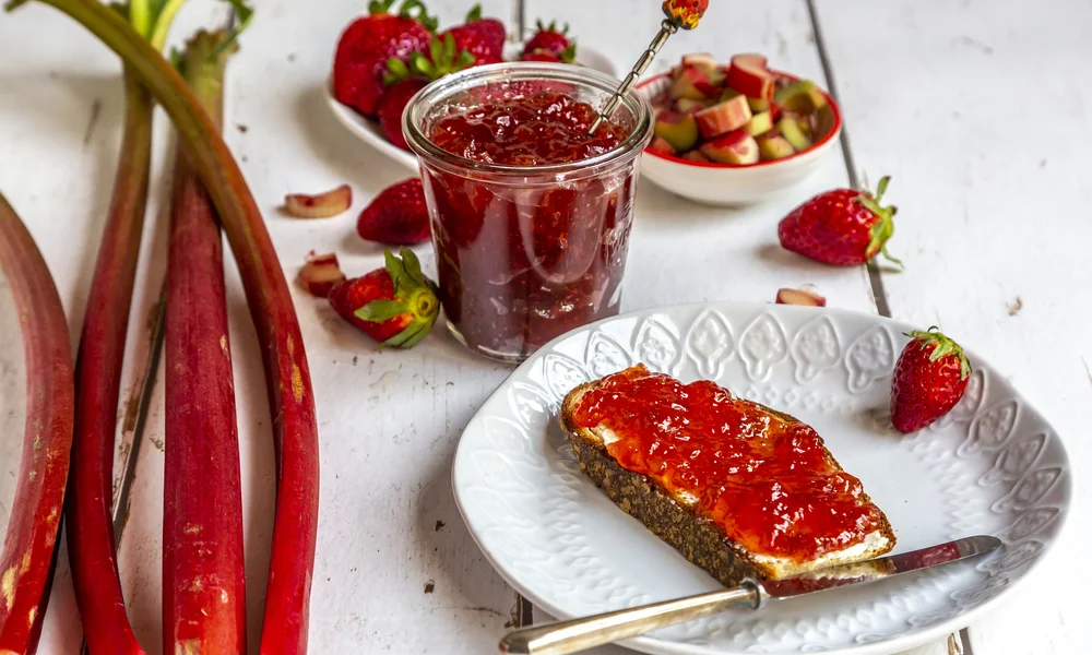 Schmeckt nach Frühling: Erdbeer-Rhabarber-Marmelade