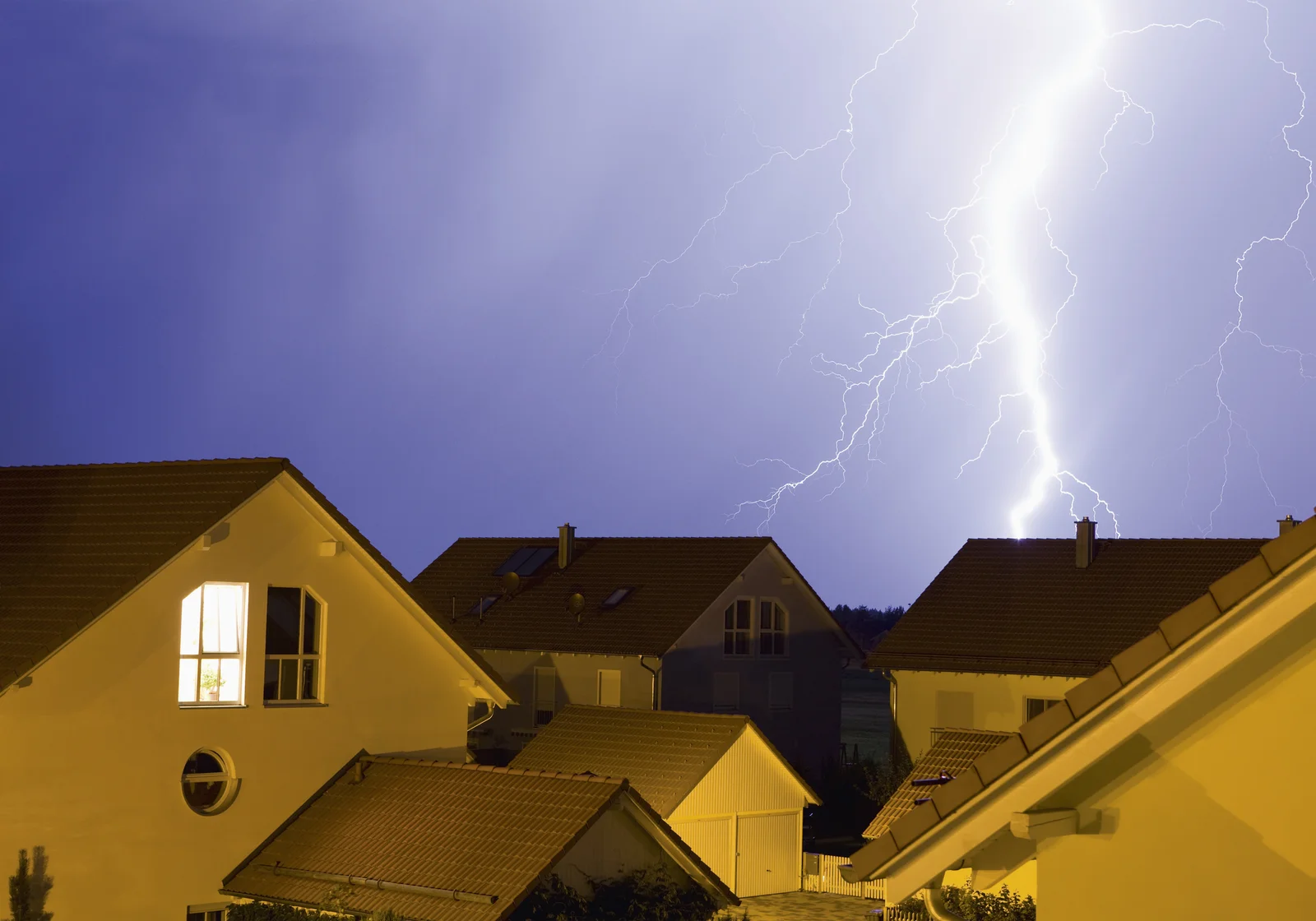 Blitz Und Donner: So Bleibst Du Zu Hause Bei Einem Gewitter Sicher!