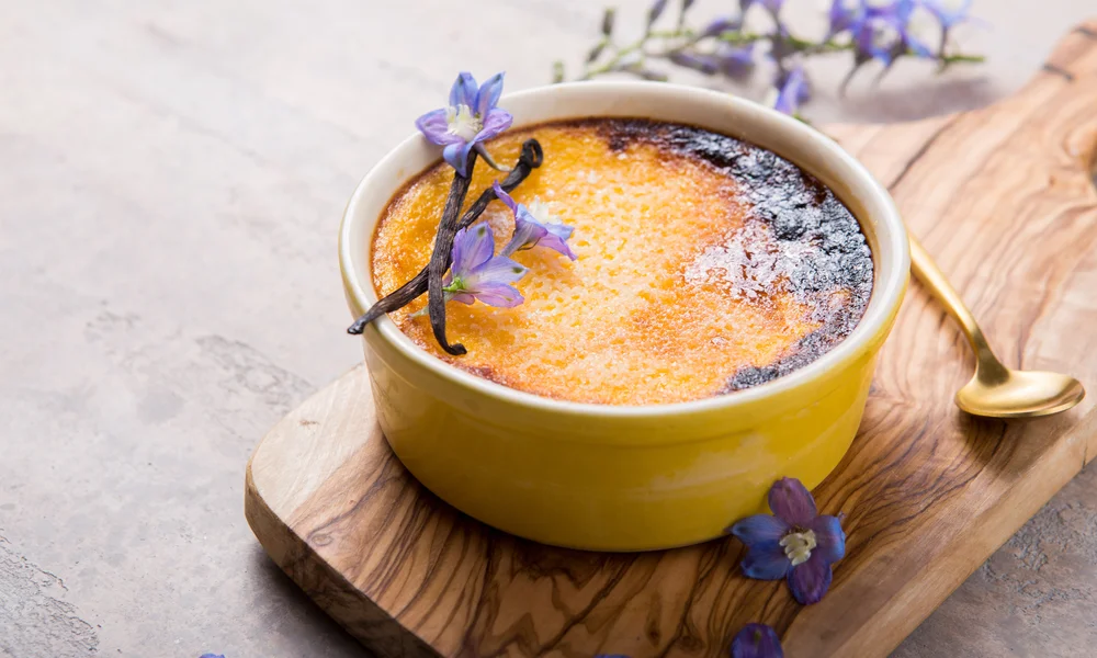 Crème Brûlée leicht gemacht: So gelingt dir die perfekte Karamellkruste